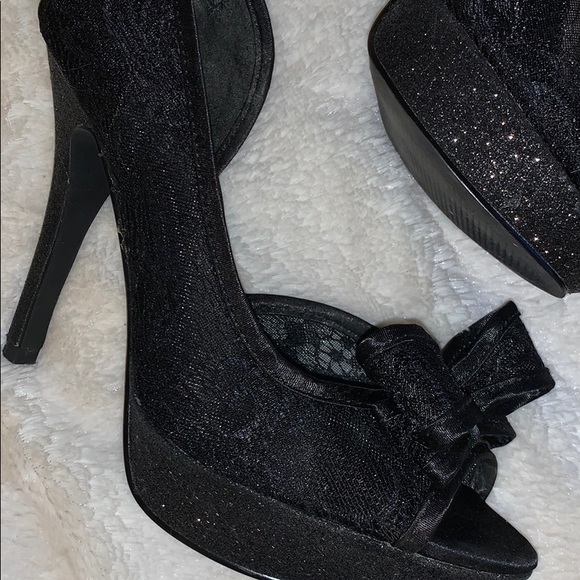 Black Lace Peep-toe Stilettos - Picture 4 of 4
